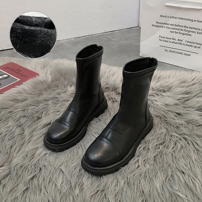 Nahast naiste saapad paeltega või tavaline mudel - tasase tallaga