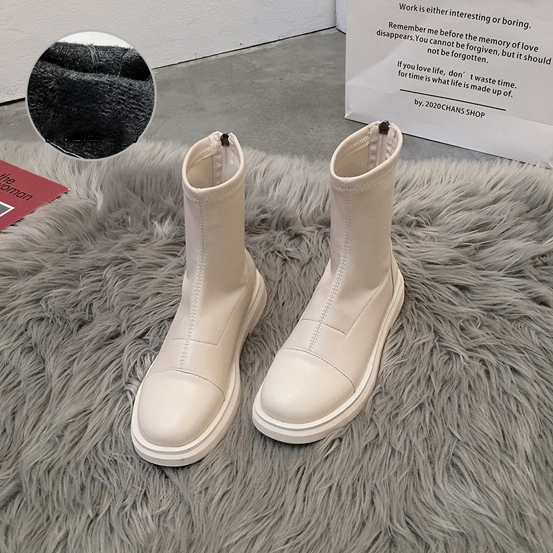 Nahast naiste saapad paeltega või tavaline mudel - tasase tallaga