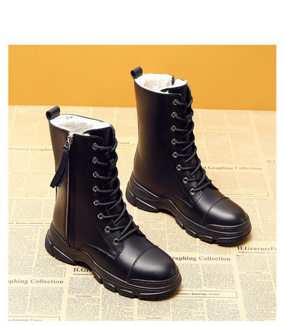 Téli női csizma lekerekített modell fűzővel és cipzárral