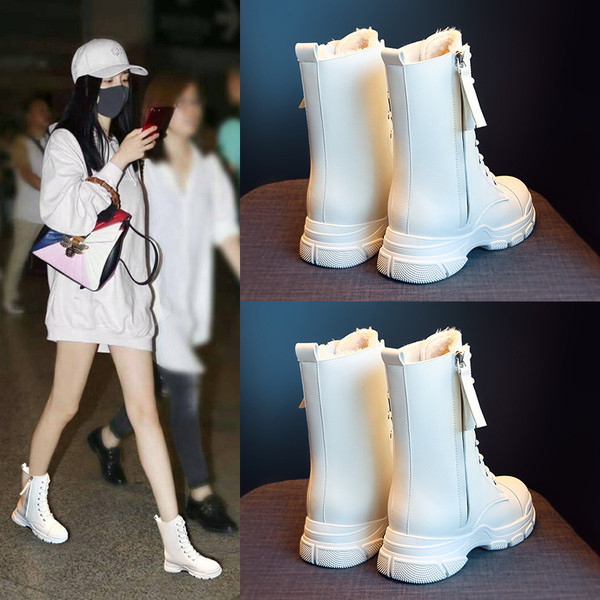 Téli női csizma lekerekített modell fűzővel és cipzárral