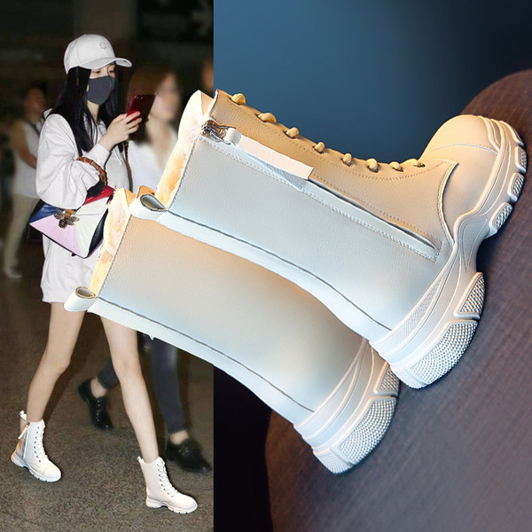 Téli női csizma lekerekített modell fűzővel és cipzárral