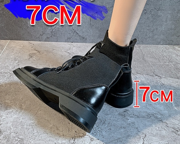 Modern női csizma műbőrből fekete színben