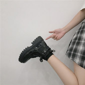 Alkalmi női csizma durva talppal, fekete színben - két modell