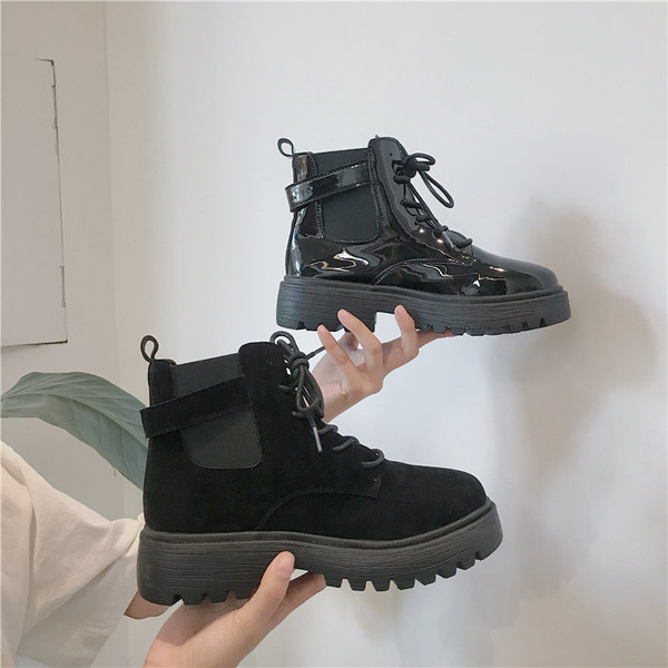 Alkalmi női csizma durva talppal, fekete színben - két modell