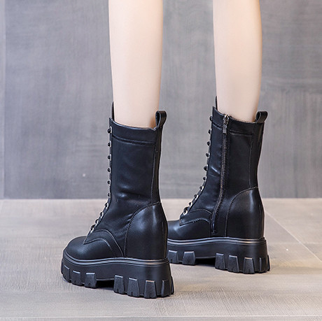 Μοντέρνες γυναικείες μπότες με πλατφόρμα 9,5 cm - δύο μοντέλα