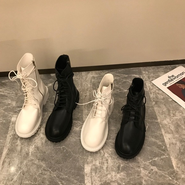 Női alkalmi csizma ökobőrből lapos talppal, fűzővel és cipzárral, két modellben