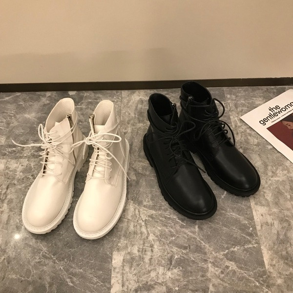 Női alkalmi csizma ökobőrből lapos talppal, fűzővel és cipzárral, két modellben