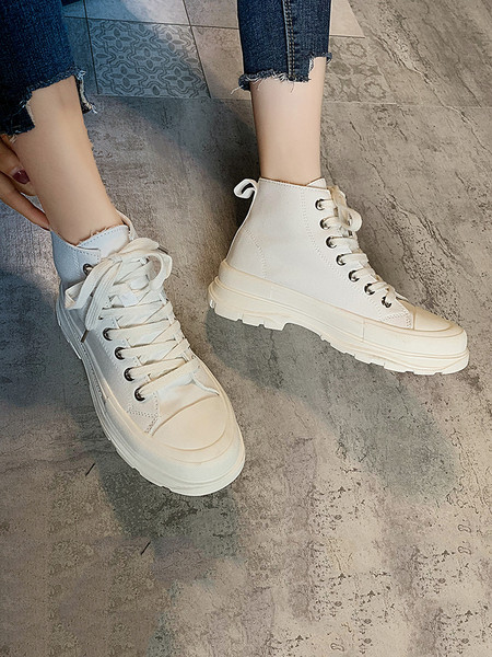 Kareda tallaga tekstiilist tossude uus mudel naistele