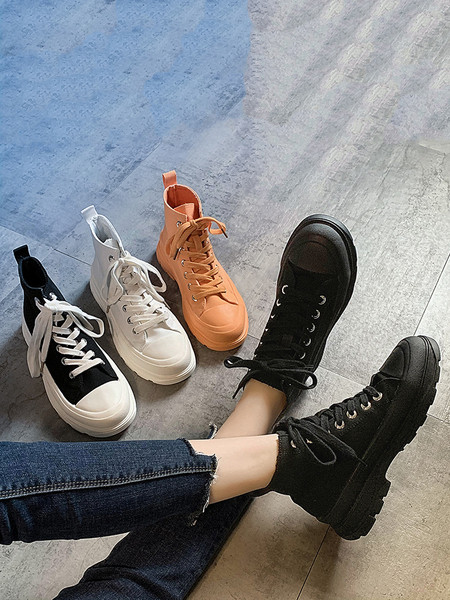 Kareda tallaga tekstiilist tossude uus mudel naistele