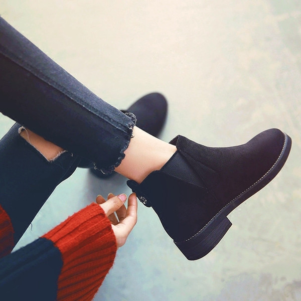 Naiste vabaaja saapad ökoseemisnahast lameda tallaga