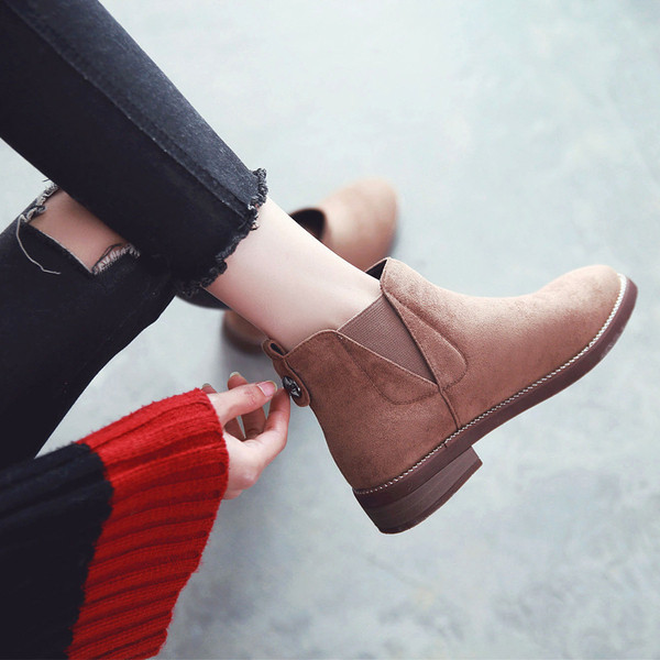 Naiste vabaaja saapad ökoseemisnahast lameda tallaga