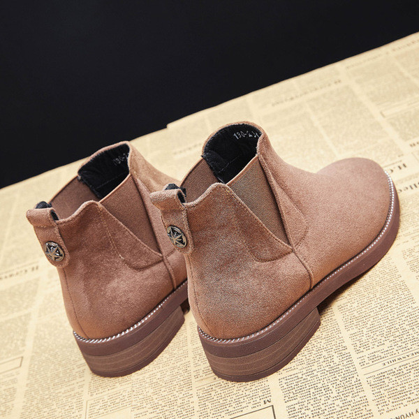 Naiste vabaaja saapad ökoseemisnahast lameda tallaga