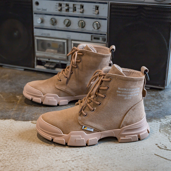 Uus mudel kareda tallaga sügisestest seemisnahast saapad