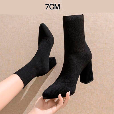 Női zoknis csizma új modellje fekete és bézs színben