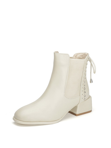 Moodsad paksu kontsaga ja dekoratiivsete paeltega naiste saapad