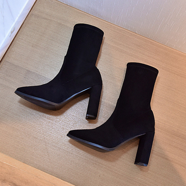 Modern női csizma öko velúrból - három modell