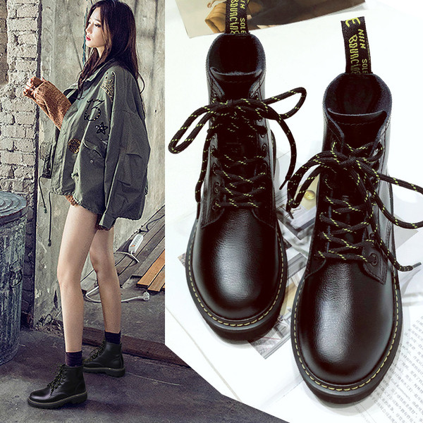 Eko-nahast musta värvi ja paeltega naiste saapad