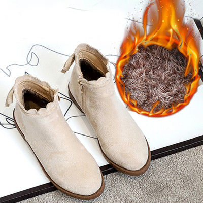 Őszi csizma új modellje szalaggal és cipzárral