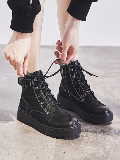 Eko bőrből készült alkalmi női csizma lapos talppal, fűzővel és cipzárral, két modellben