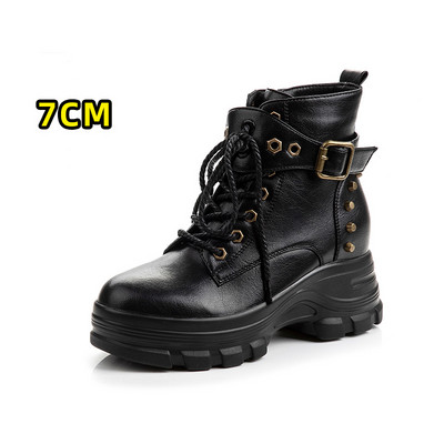 Μοντέρνες γυναικείες μπότες με μεταλλικά στοιχεία και αγκράφα - δύο μοντέλα