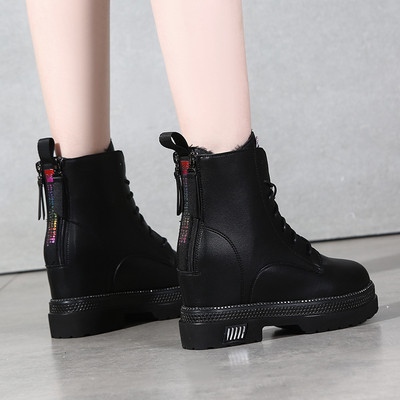 Moodsad naiste saapad kunstnahast - mitu mudelit