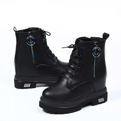 Moodsad naiste saapad kunstnahast - mitu mudelit