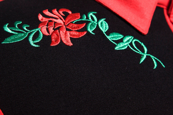 Ανδρική μοντέρνα μπλούζα με κέντημα και κλασικό γιακά