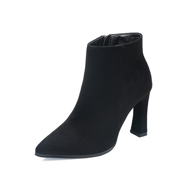 Modern női csizma 9 vagy 6 cm sarokkal