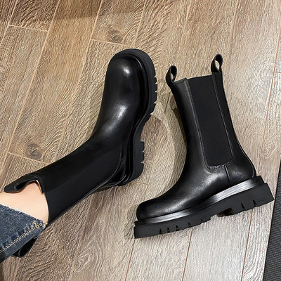 Öko bőrből készült női csizma fekete színben és fűzővel - többféle modell