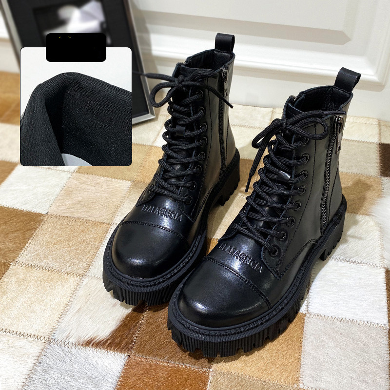 Öko bőrből készült női csizma durva talppal és fűzővel