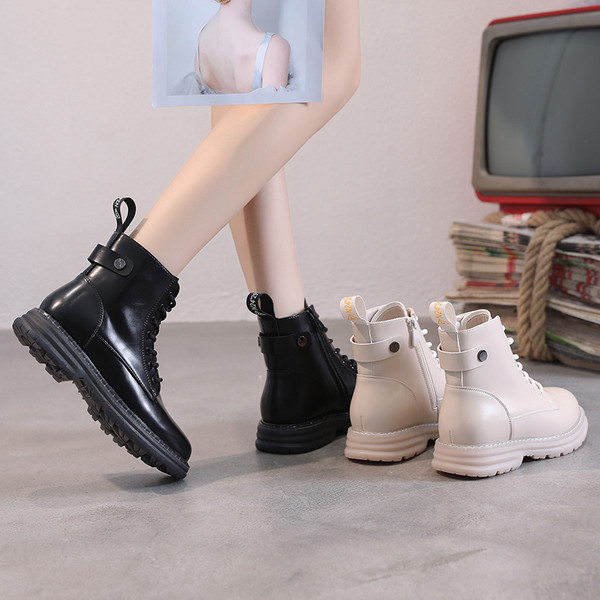 Alkalmi ekobőr csizma fűzővel és lapos talppal