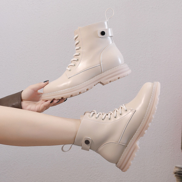 Alkalmi ekobőr csizma fűzővel és lapos talppal