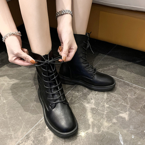 Moodne naiste saapad tavaline tõmbluku ja paeltega mudel