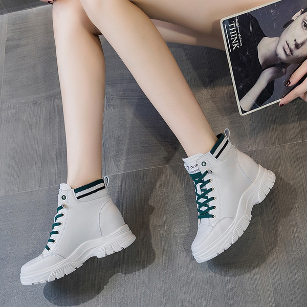 Ženske sportske tenisice s grubim potplatom i vezicama u boji