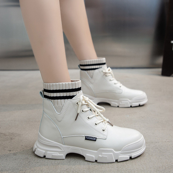 Öko-nahast ja tekstiilist paeltega naiste saapad