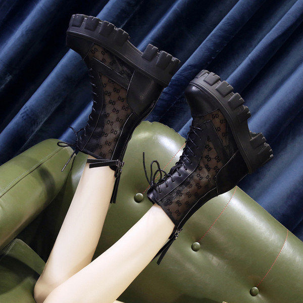 Νέο μοντέλο γυναικείες μπότες με κορδόνια και ψηλή σόλα