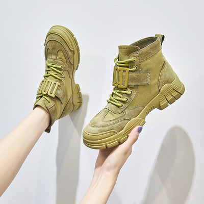 Sport és alkalmi női textilcsizma durva talppal és fűzővel, kétféle kivitelben