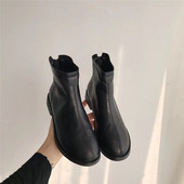 Κλασικό μοντέλο γυναικείες μπότες από οικολογικό δέρμα με επίπεδη σόλα και φερμουάρ