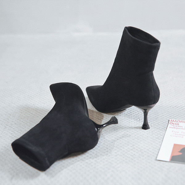 Modern női eco velúr csizma vékony sarokkal