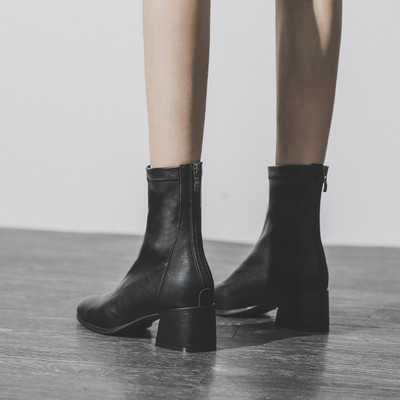 Γυναικείες μοντέρνες μπότες με τακούνι 5 cm - κατασκευασμένα από οικολογικό δέρμα ή οικολογικό σουέτ