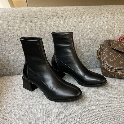 Γυναικείες μοντέρνες μπότες με τακούνι 5 cm - κατασκευασμένα από οικολογικό δέρμα ή οικολογικό σουέτ