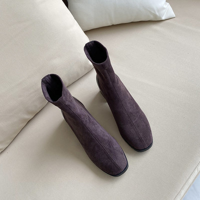 Γυναικείες μοντέρνες μπότες με τακούνι 5 cm - κατασκευασμένα από οικολογικό δέρμα ή οικολογικό σουέτ