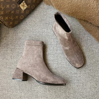 Γυναικείες μοντέρνες μπότες με τακούνι 5 cm - κατασκευασμένα από οικολογικό δέρμα ή οικολογικό σουέτ