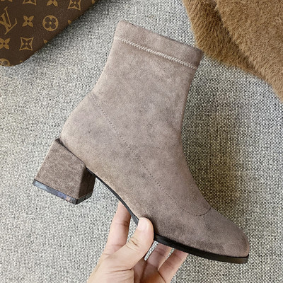 Γυναικείες μοντέρνες μπότες με τακούνι 5 cm - κατασκευασμένα από οικολογικό δέρμα ή οικολογικό σουέτ