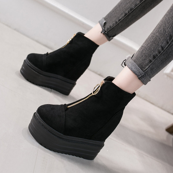 Jelenlegi női csizma magas talppal - három modell