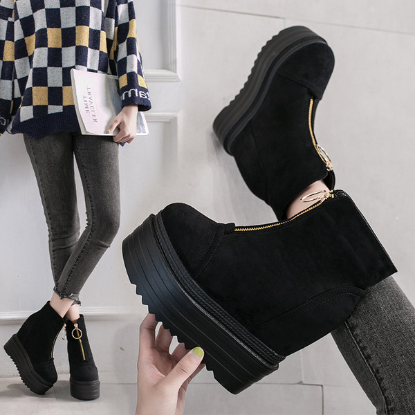 Jelenlegi női csizma magas talppal - három modell