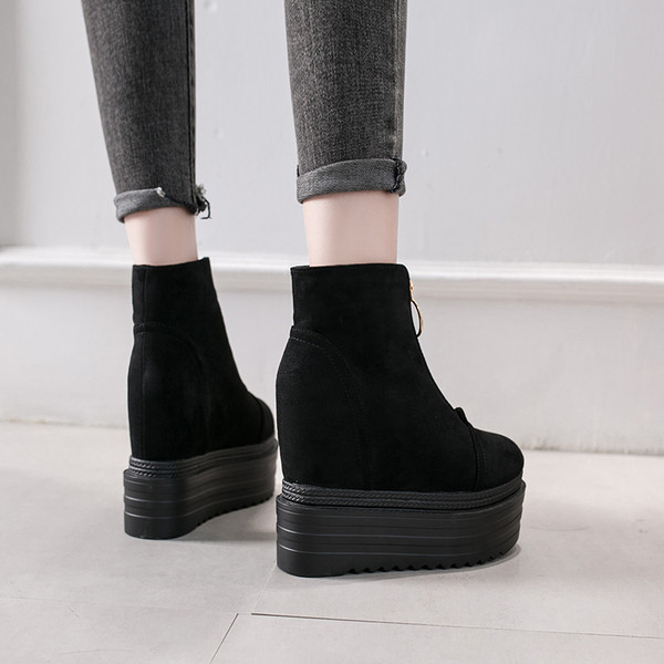 Jelenlegi női csizma magas talppal - három modell