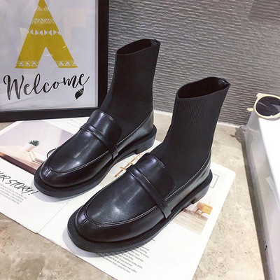 Fekete női csizma új modellje fém csattal