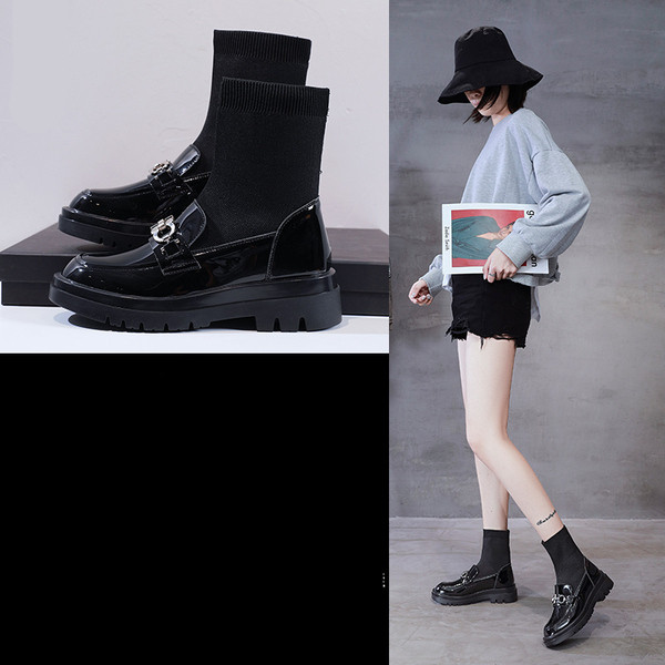 Női csizma új modellje, fekete fém elemmel