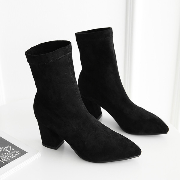 Öko velúrból készült női csizma új modellje - zokni típusú